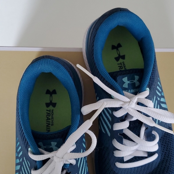 👟Under Armour 👟 Training shoes, size 6 - Picture 2 of 4